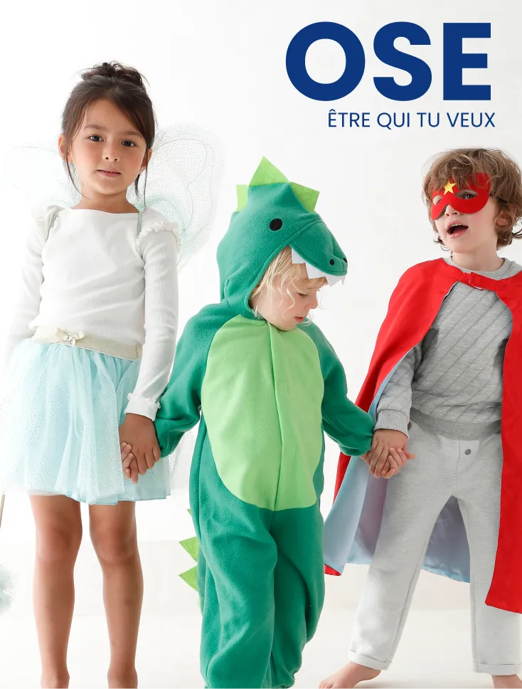 Enfant portant un déguisement Oxybul pour exprimer son imaginaire et sa confiance