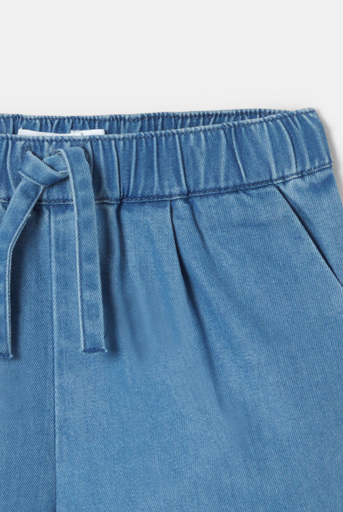 Chambrayblaue Babyshorts aus leichtem Denim für Jungen oder Mädchen 2