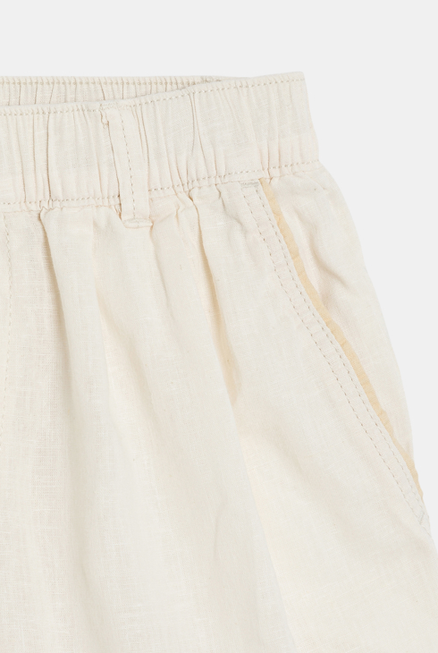 Boy's loose shorts in plain white linen 2
