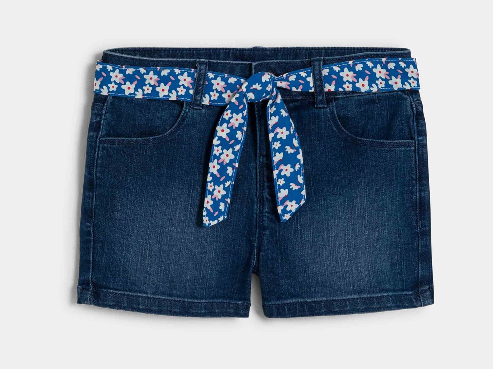 Blaue Stretch-Jeansshorts mit Gürtel für Mädchen 2