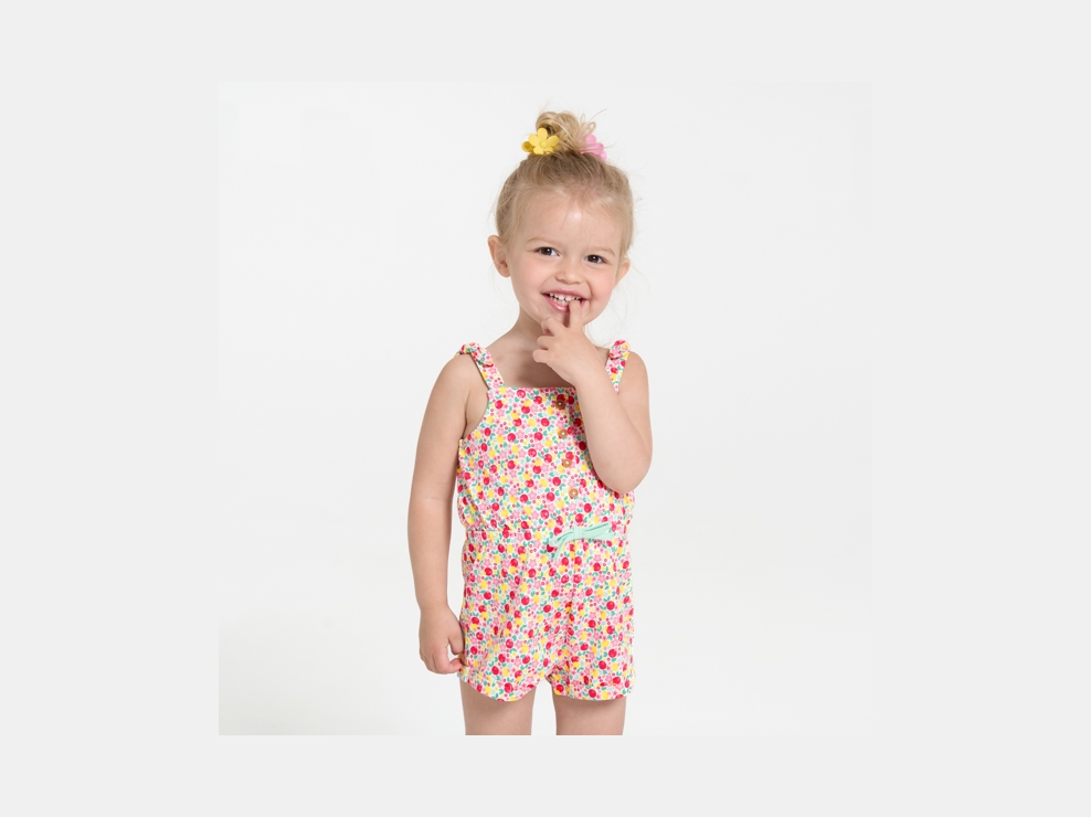 Verspielter mehrfarbiger Kurz-Overall für kleine Mädchen 1