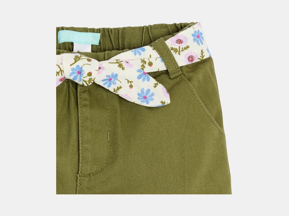 Shorts aus khakigrünem Baumwoll-Twill mit Volants für kleine Mädchen 2