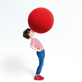 Enfant avec un ballon