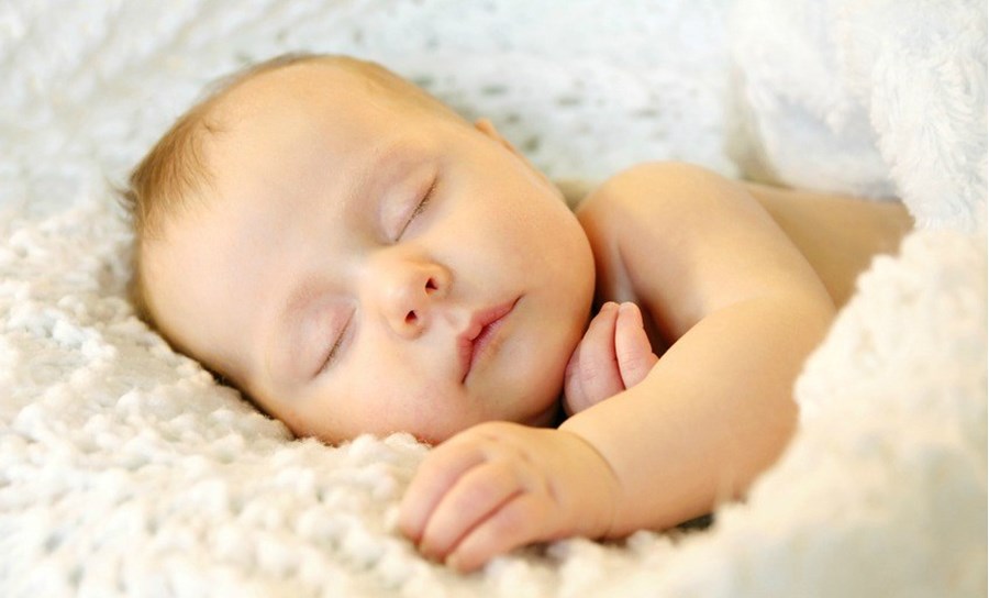 Votre bébé a 1 mois : de la tendresse avant tout Votre bébé a 1 mois : de la tendresse avant tout