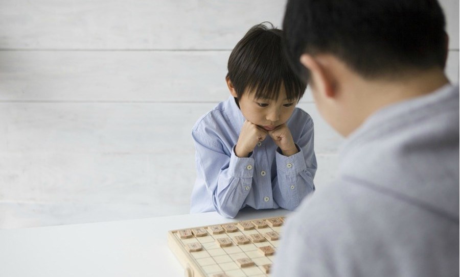 Comment l’initier aux jeux de société ? Comment l’initier aux jeux de société ?