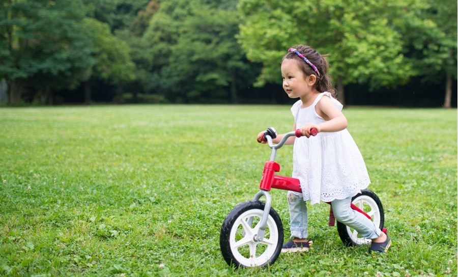 Apprendre à faire du vélo à un enfant : mode d'emploi Apprendre à faire du vélo à un enfant : mode d'emploi