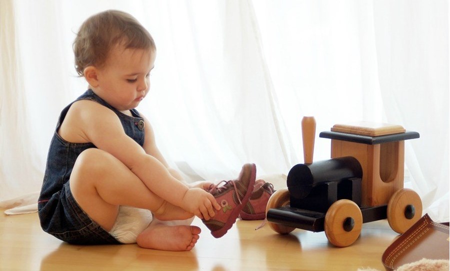 S’habiller tout seul, pas facile quand on est petit… S’habiller tout seul, pas facile quand on est petit…