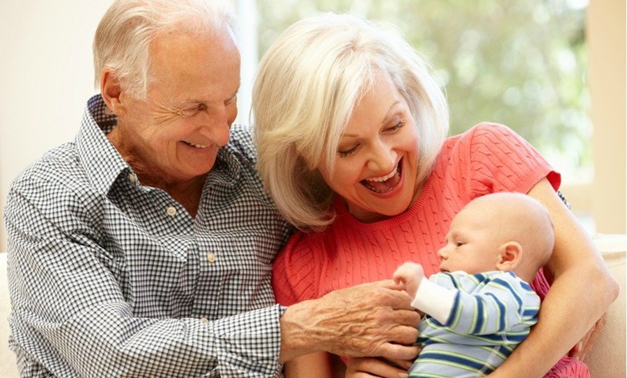 Les grands-parents ont une écoute différente des parents Les grands-parents ont une écoute différente des parents
