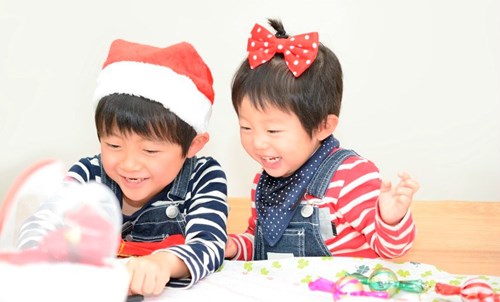 Trois jeux de société pour attendre les cadeaux en famille