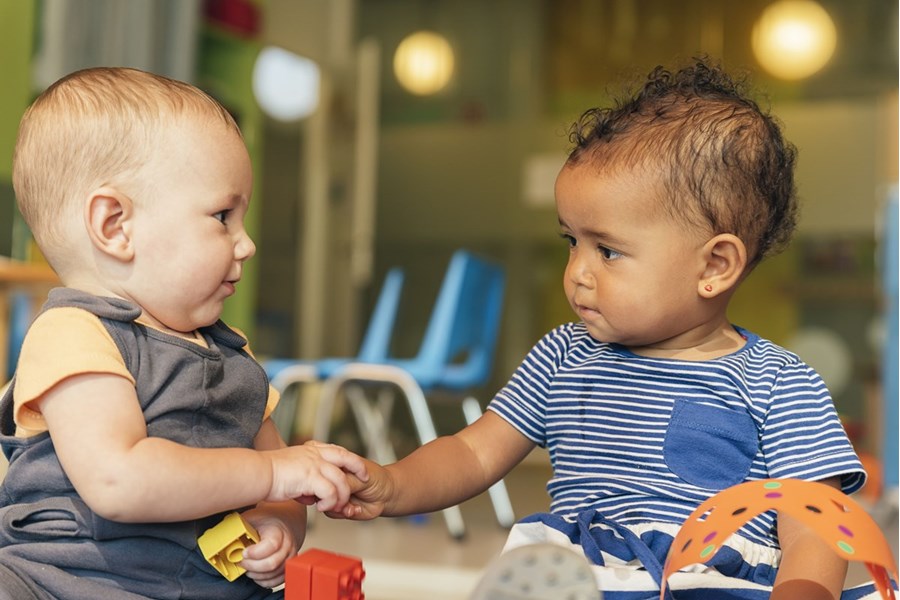 Pourquoi c'est dur de prêter ses jouets à 2 ou 3 ans Pourquoi c'est dur de prêter ses jouets à 2 ou 3 ans
