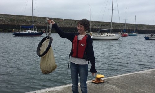 Flossie, 11 ans, lutte activement contre la pollution marine