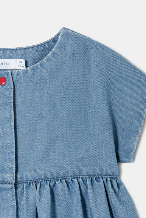 Chambrayblaues Babykleid aus leichtem Denim für Mädchen 2