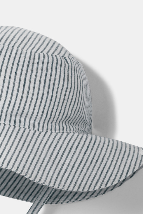 Blauer Babyhut aus Seersucker mit breiter Krempe für Mädchen 2