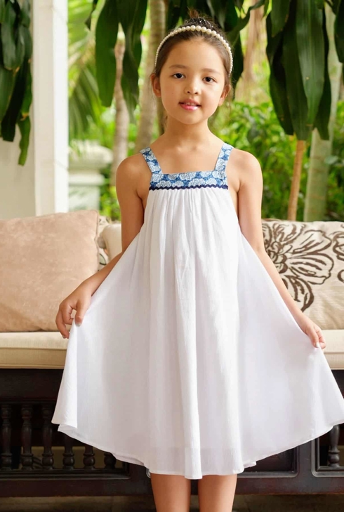 Robe cérémonie blanche fleurie bleue fille coupe ample Emma, La Faute à Voltaire