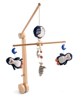 Mobile musical en bois avec jouets pingouin