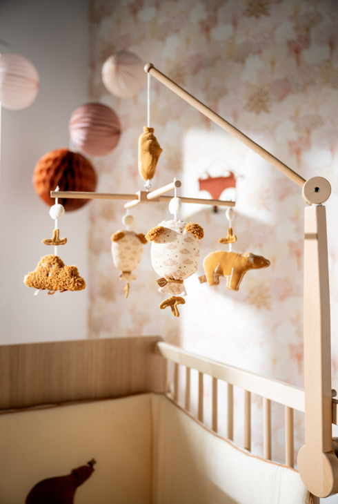 Mobile musical en bois avec jouets ours en gaze de coton