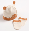 Lot bonnet et moufles bébé en coton