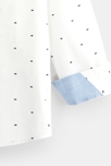 Camisa con pequeños dibujos azul niño 4