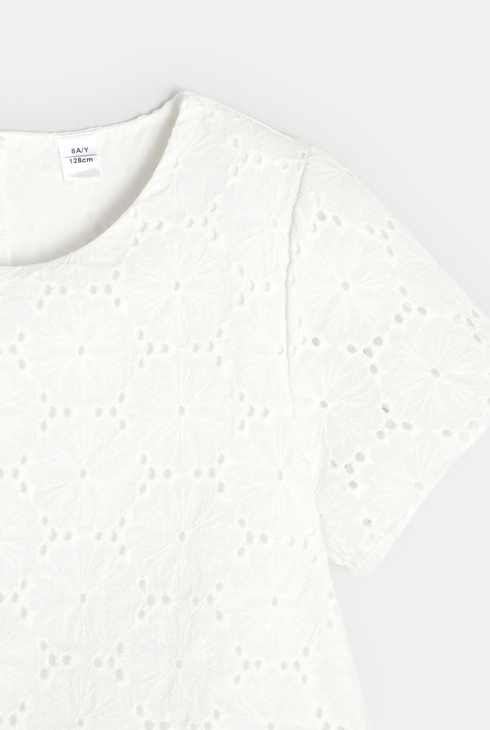 Bela obleka z reliefnim učinkom deklica 2