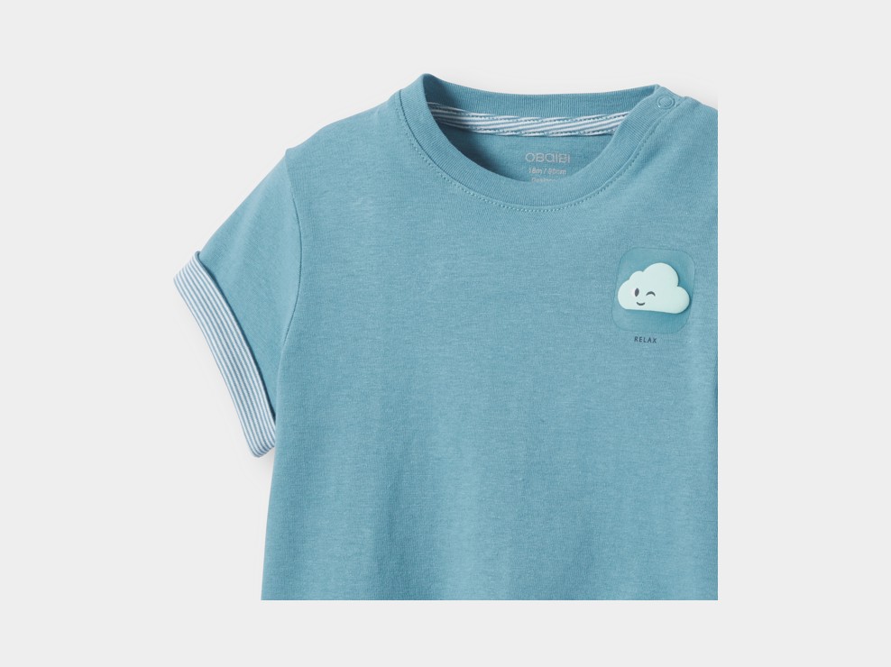 Maglietta blu con motivo a nuvole per bambino 2