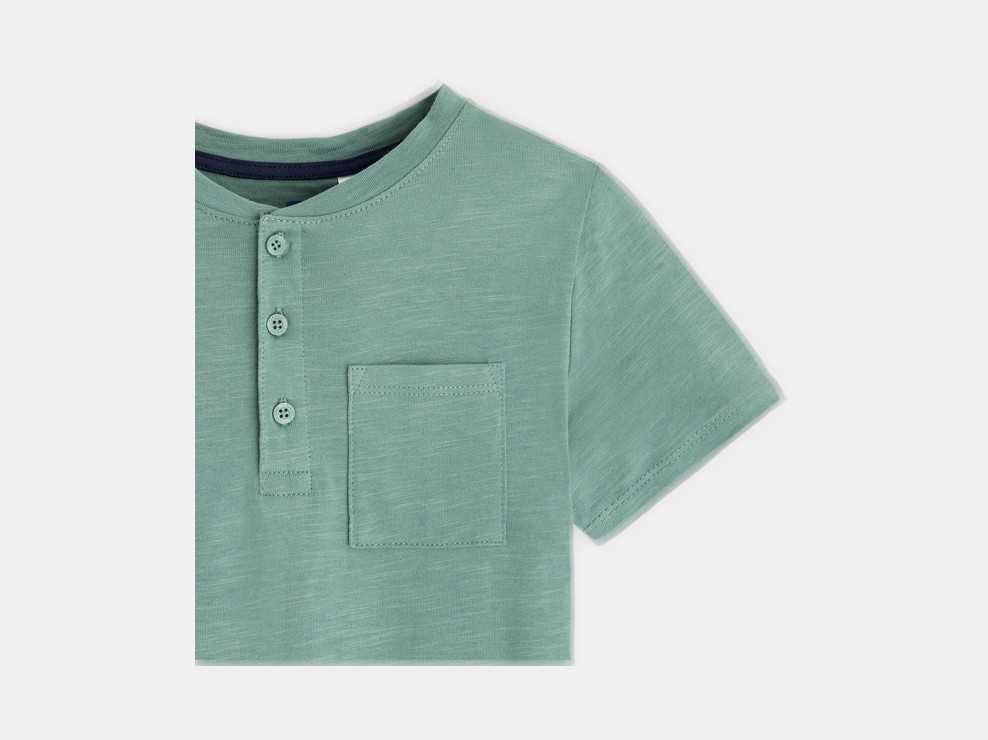 Einfarbiges T-Shirt mit Tunika-Kragen Grün Jungen 2