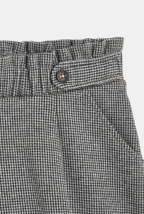 Kariraste hlače z majhnimi kvadratki siva deklica 2