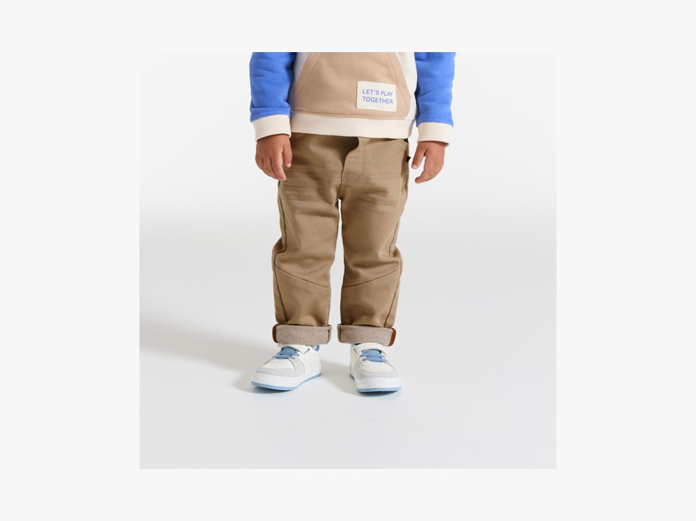 Beigefarbene Ultrastretch-Jeans Kleinkind Junge 2