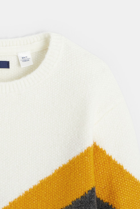 Trobarvni pulover iz mehkega pletiva siva deklica 2