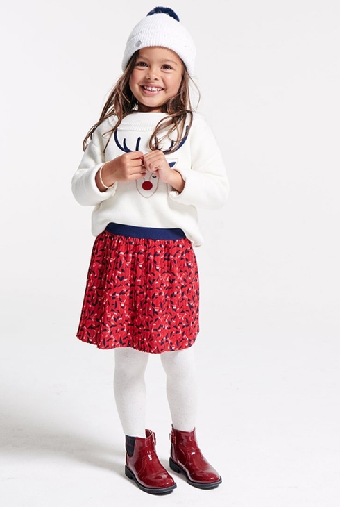 Kratko nagubano krilo rdeča deklica 1