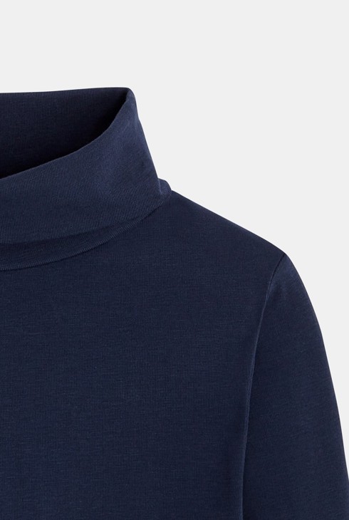 Long-sleeved turtleneck shirt 2