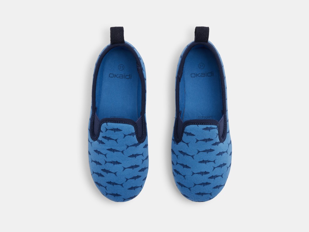 Hausschuhe mit Haien in Blau für Jungen 2