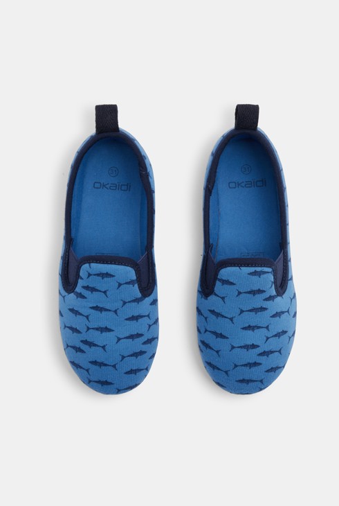 Hausschuhe mit Haien in Blau für Jungen 2