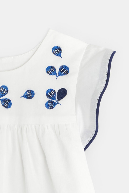 Izvezena bluza z volančki na rokavih bela dojenček deklica 2