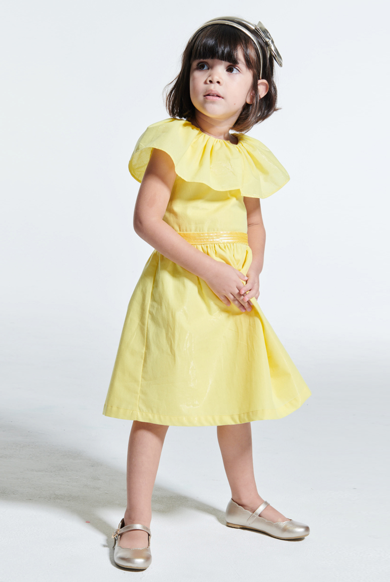 Robe à encolure volantée jaune fille 1