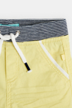 Short toile à ceinture élastiquée jaune bébé garçon 2