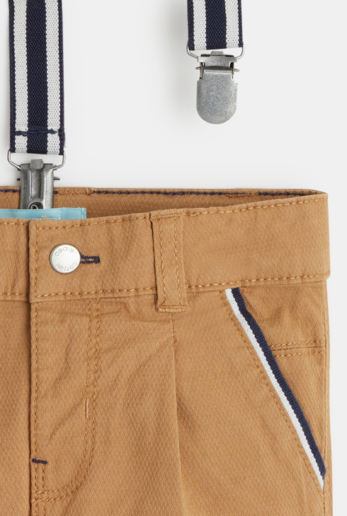 Modische Bermudashorts aus Baumwolle mit Abnähern und Hosenträgern Braun Baby Jungen 2