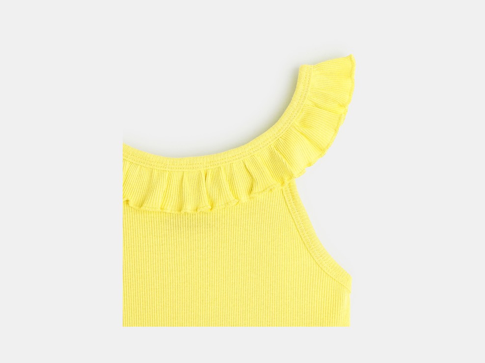 Samarreta sense mànigues llisa, amb coll de volants groc nena 2