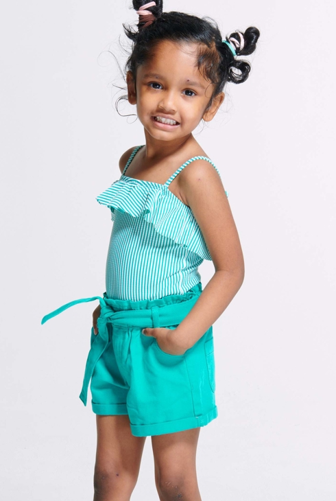 Kratke hlače s pasom iz enobarvnega platna zelena deklica 1