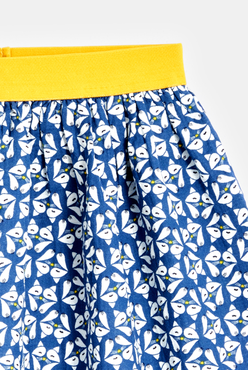 Široko krilo s potiskom po celotni površini modra deklica 2