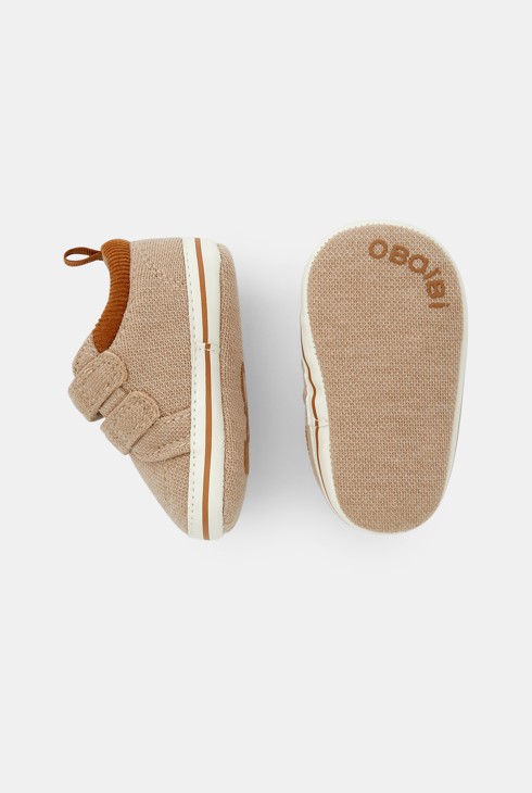 Schicke beigefarbene Turnschuhe mit Klettverschluss Neugeborene 2