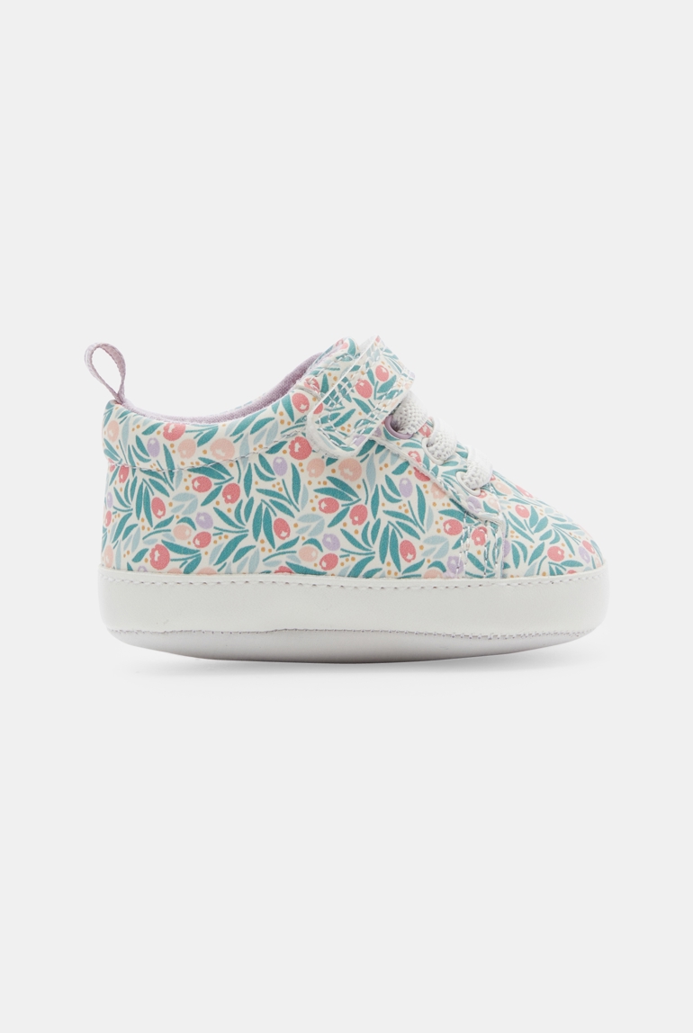 Zapatillas de tela estampado flores blancas recién nacido 1