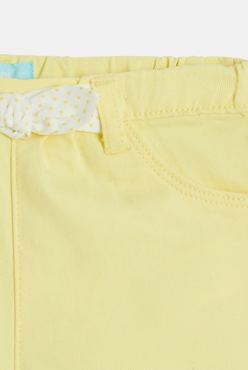 Baby girl's yellow textured shorts with bow 2