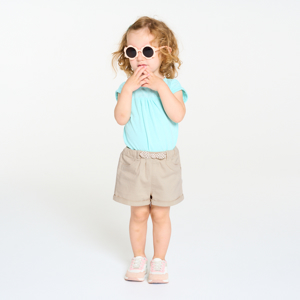 Baby girl's white textured shorts with bow 1