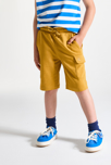 Bermudas cargo de muletón amarillo curry niño 4