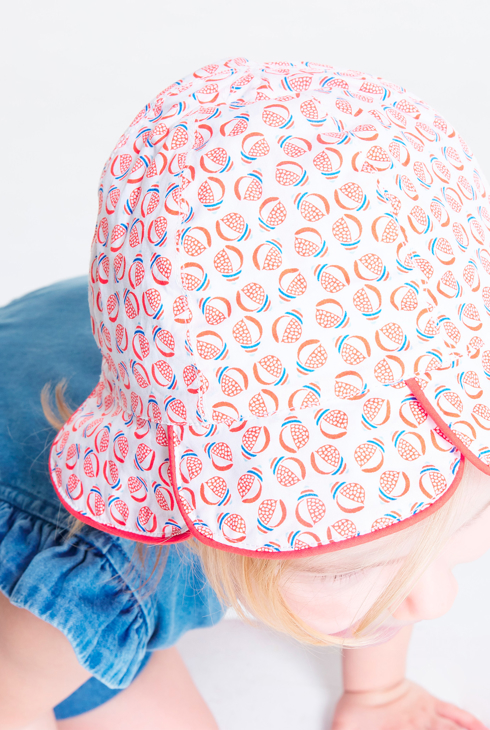 Klobuček v obliki zvona s cvetnimi listi rdeča dojenček deklica 1