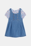 Robe salopette denim léger et t-shirt fleuri bleue bébé fille
