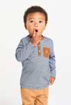 T-shirt tunisien fines rayures bleu bébé garçon 1