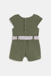 Combinaison courte verte avec ceinture fleurie bébé fille 2