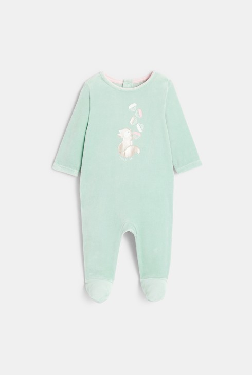 Spalni pajac iz žameta z izvezeno veverico zelena dojenček deklica 1