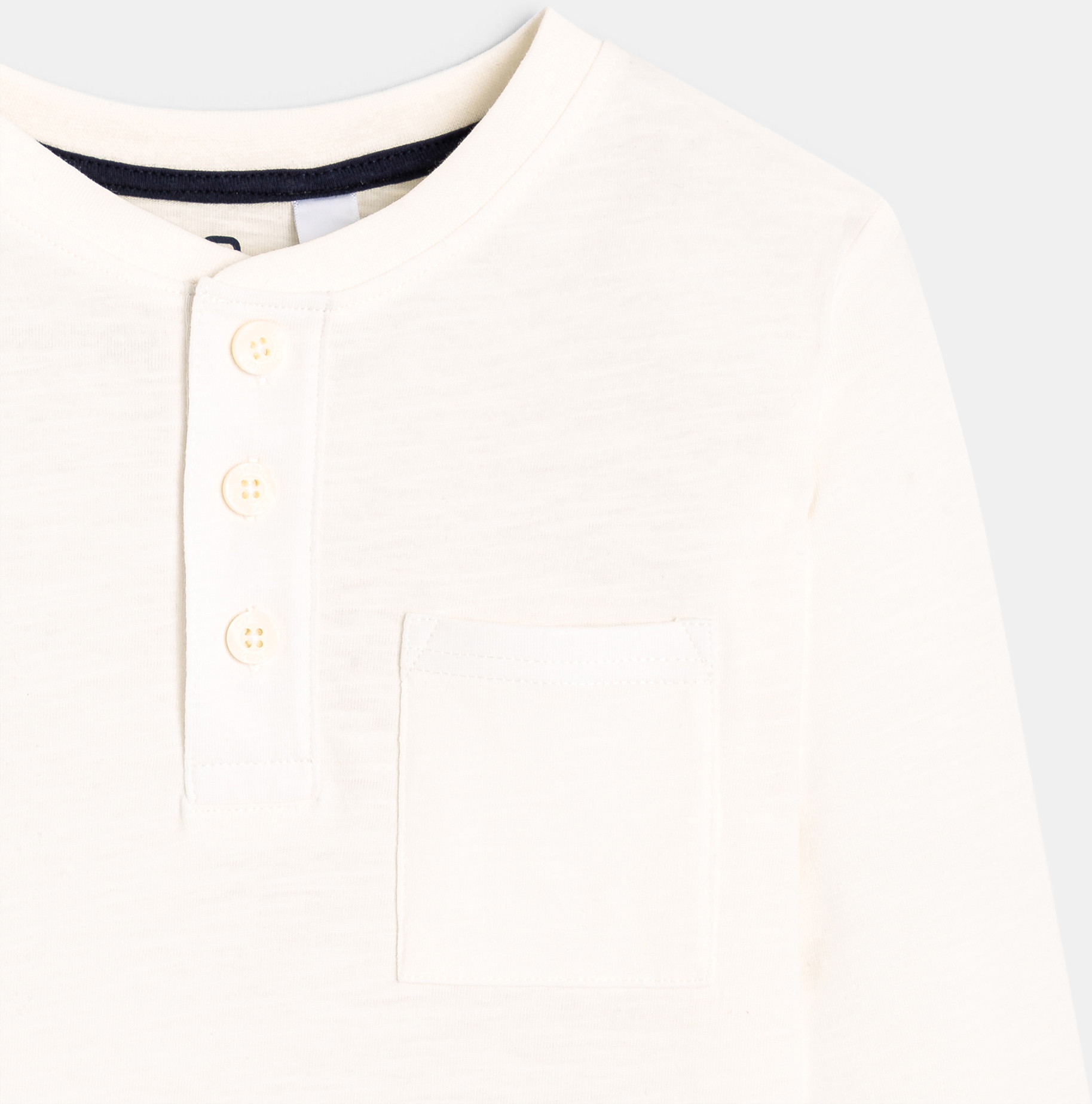 Bijela majica s ovratnikom s gumbima za dječake 2